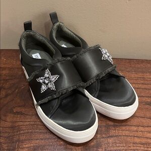 Steve Madden Womens Steel Gray Sneakers with Star Accents